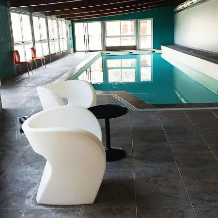 4 Pers Avec Terrasse, Piscine Chauffee, Parking - Chateau Des Magnans, - Fr-1-165b-16 *