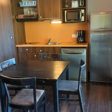 4 Pers Avec Terrasse, Piscine Chauffee, Parking - Chateau Des Magnans, - Fr-1-165b-16 * Jausiers